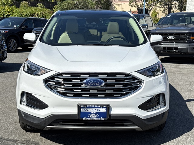 2022 Ford Edge SEL photo 2