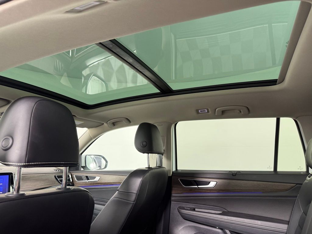 2024 Volkswagen Atlas SEL photo 20
