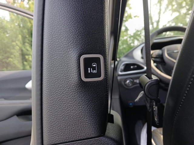 2025 Chrysler Pacifica Limited photo 20