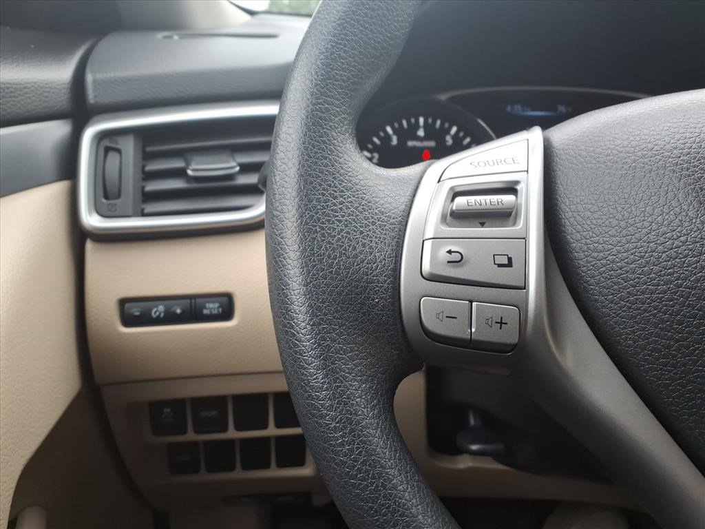 2016 Nissan Rogue S photo 13