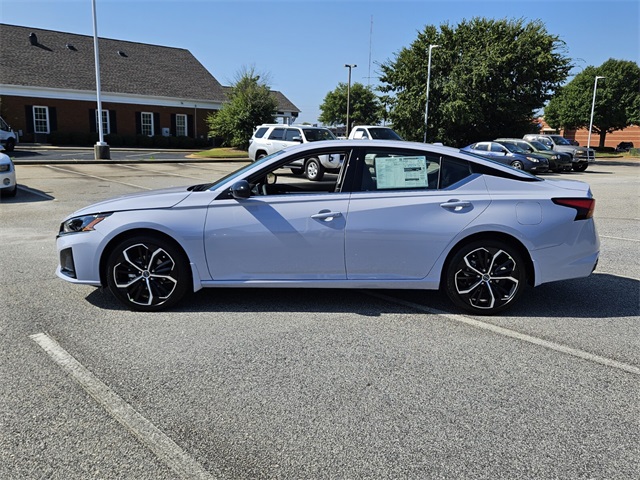 2025 Nissan Altima 2.5 SR photo 4