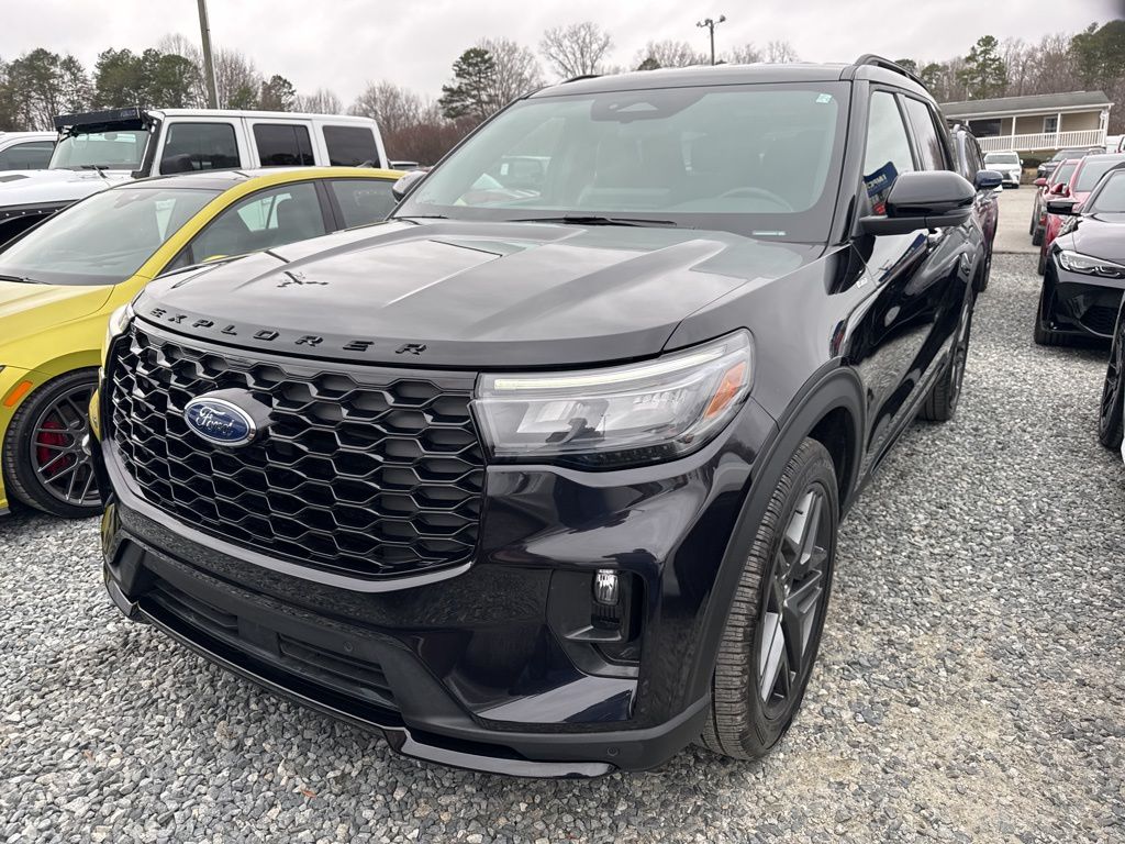 2025 Ford Explorer ST-LINE's photo