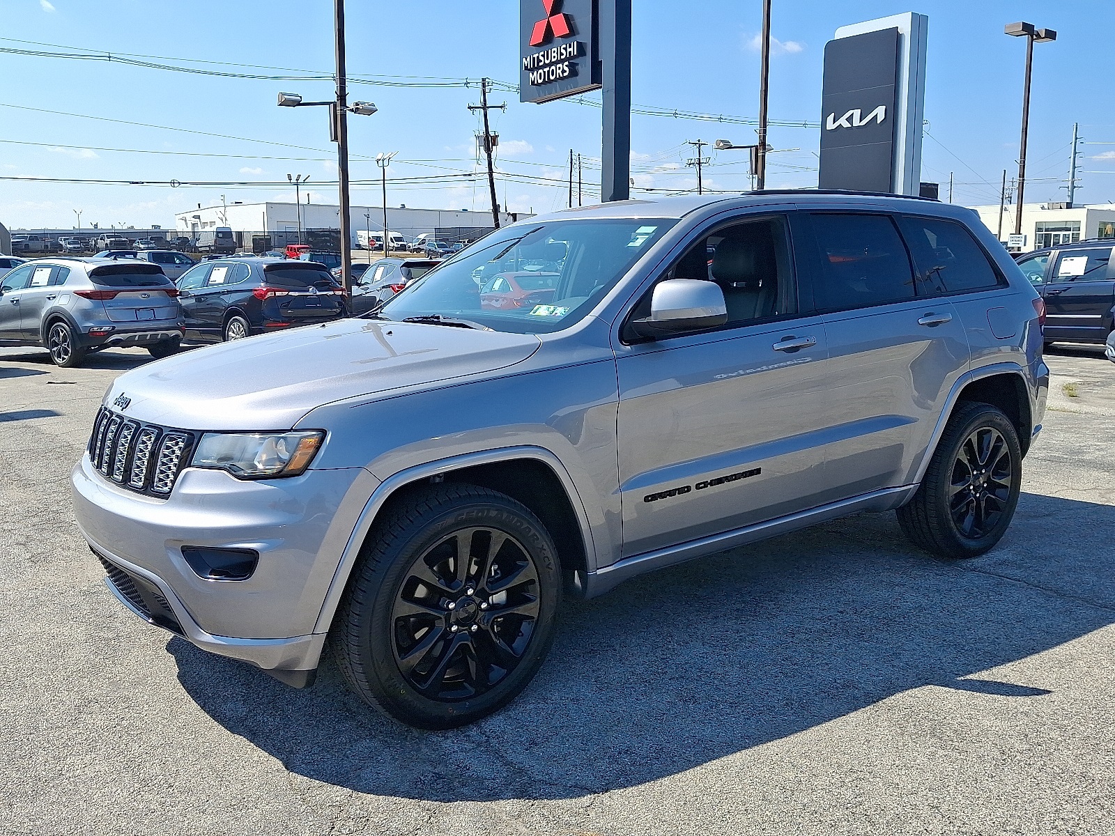 2017 Jeep Grand Cherokee Altitude photo 2