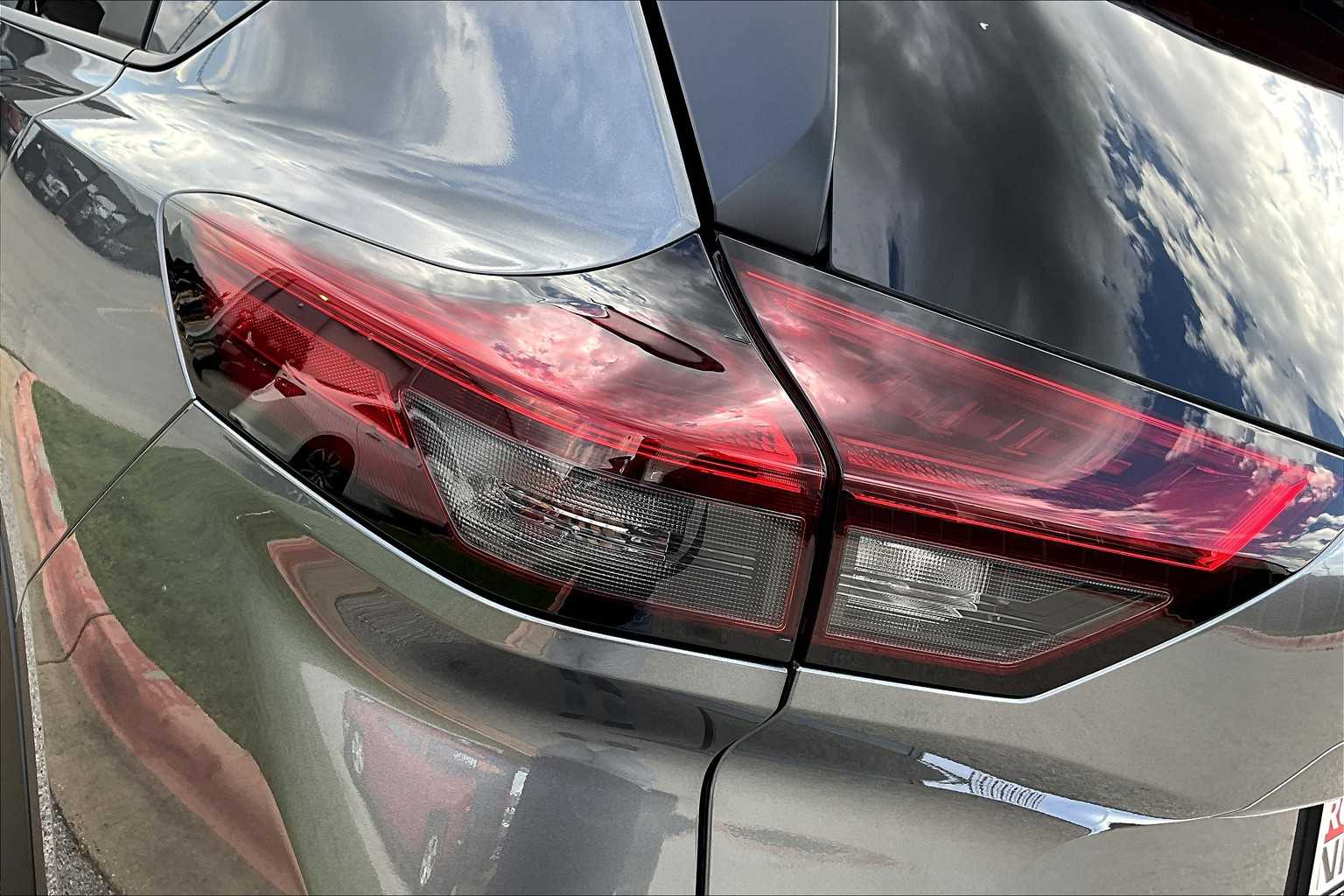 2025 Nissan Rogue SV photo 8