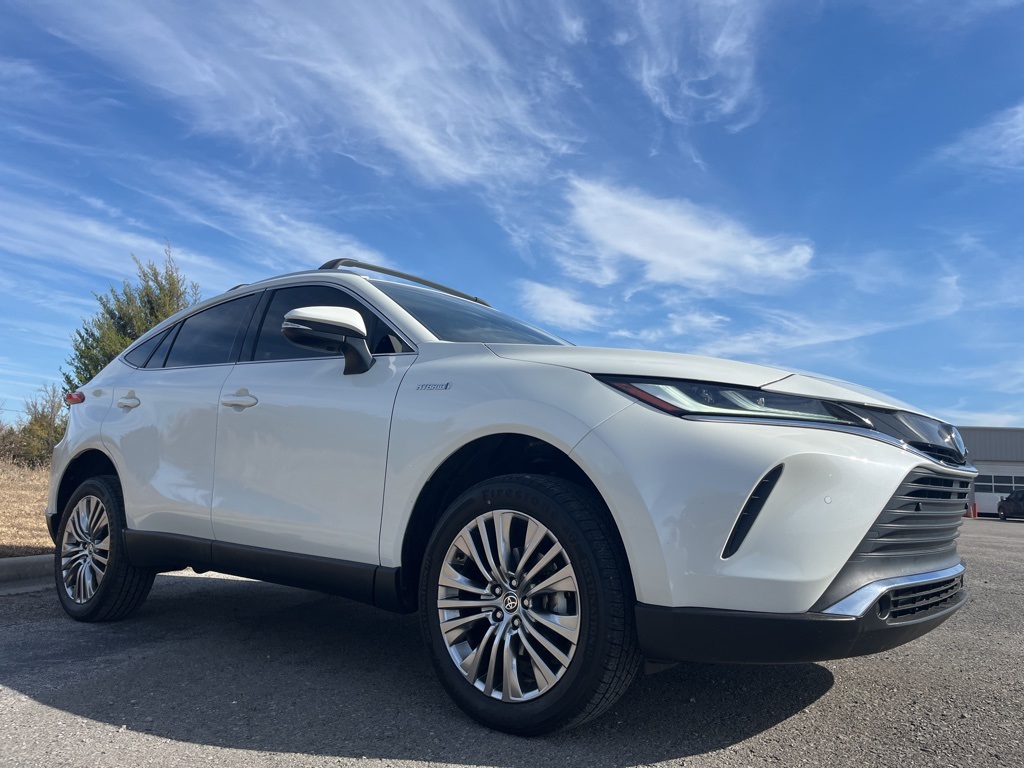 2021 Toyota Venza XLE photo 3