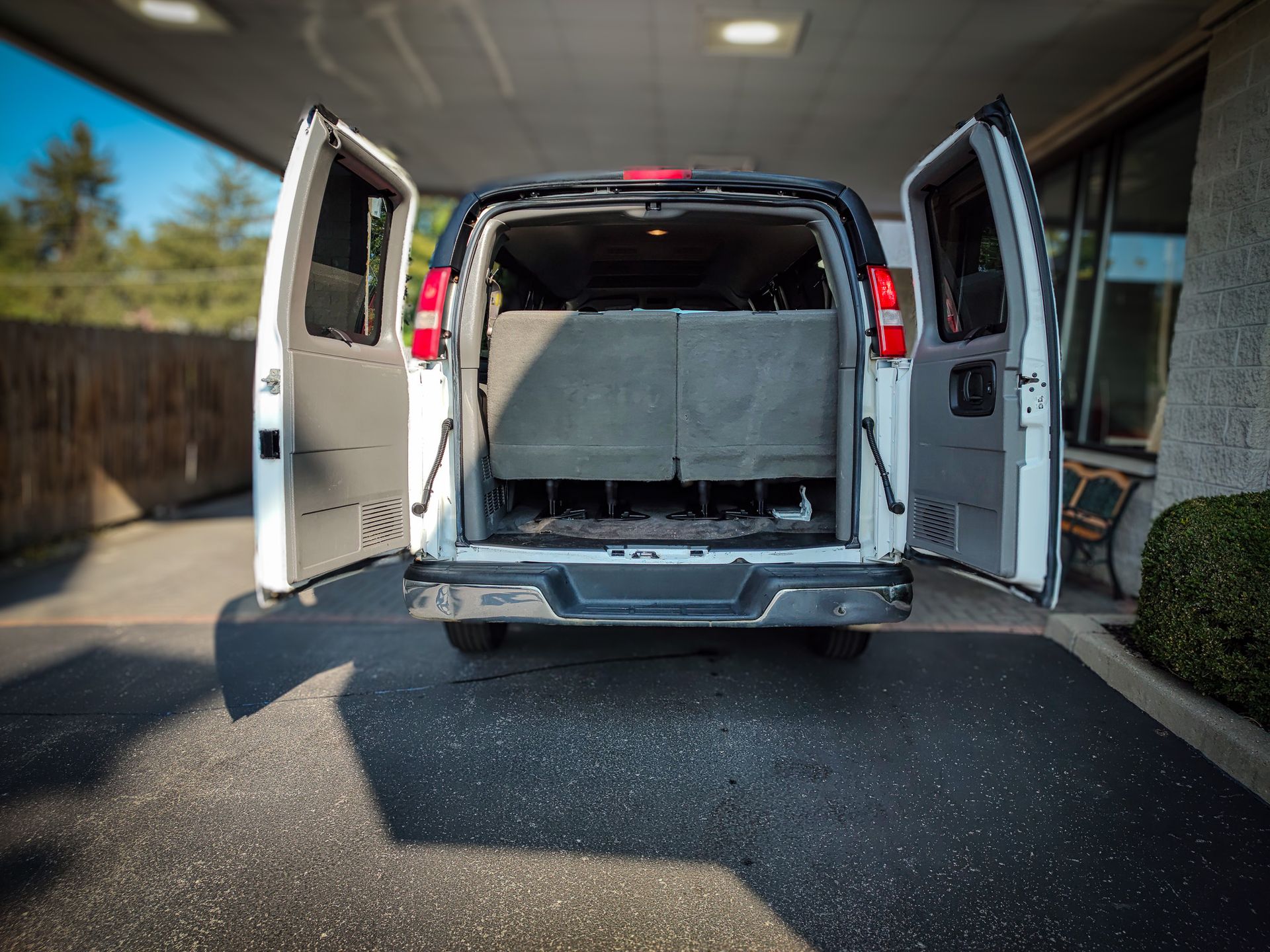 2017 Chevrolet Express 3500 LT photo 19