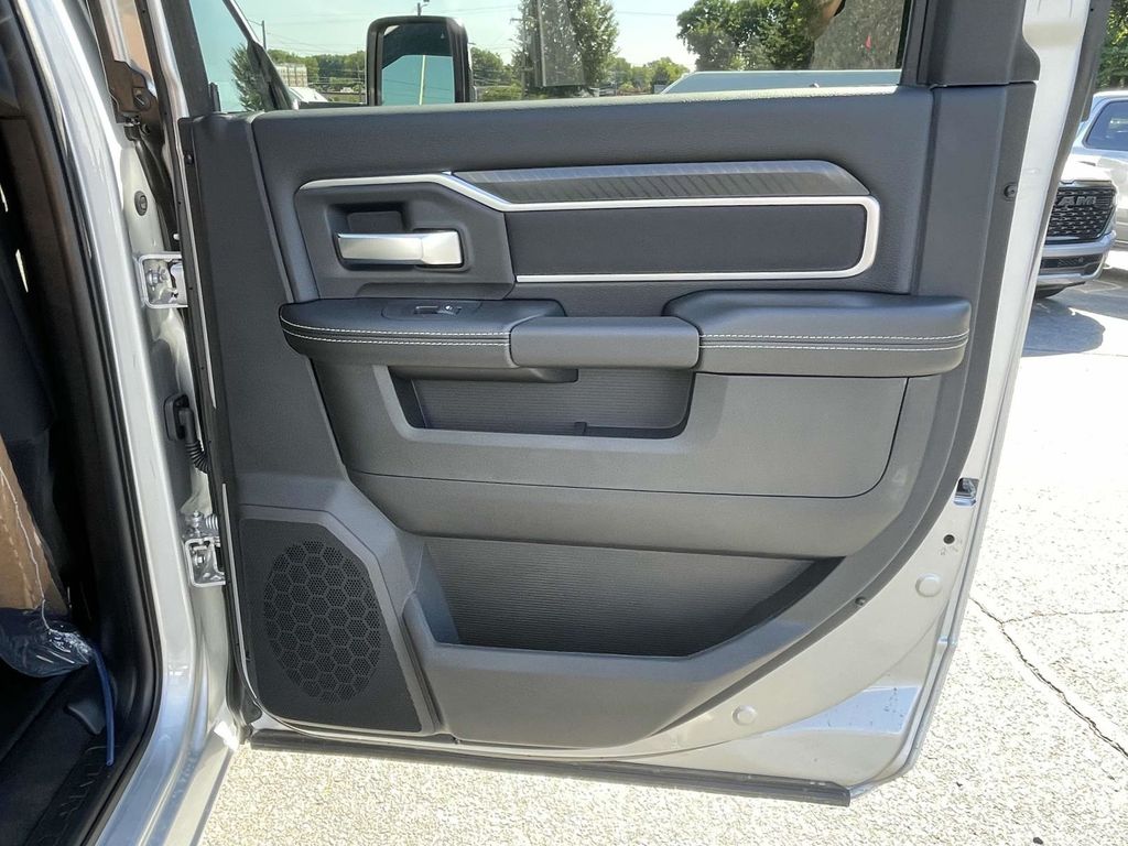 2026 Ram 2500 Big Horn photo 17