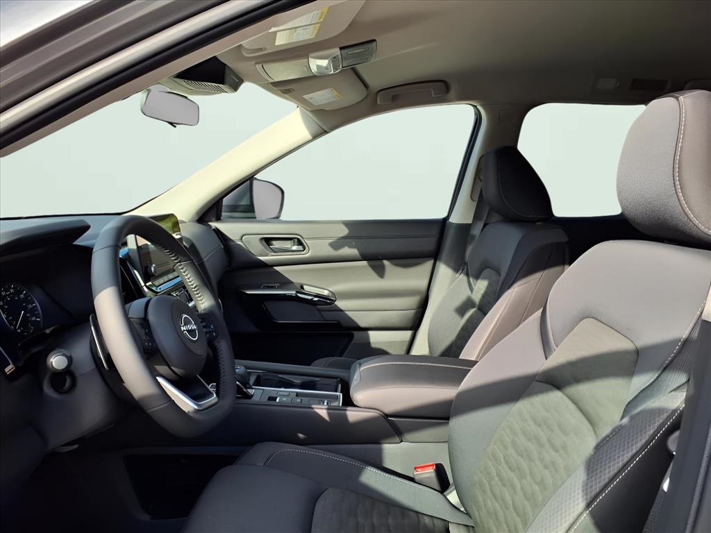 2025 Nissan Pathfinder SV photo 7