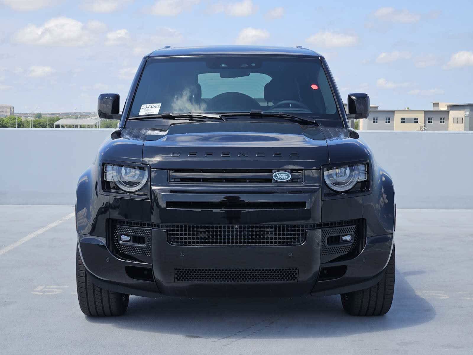 2025 Land Rover Defender 130 V8 photo 2