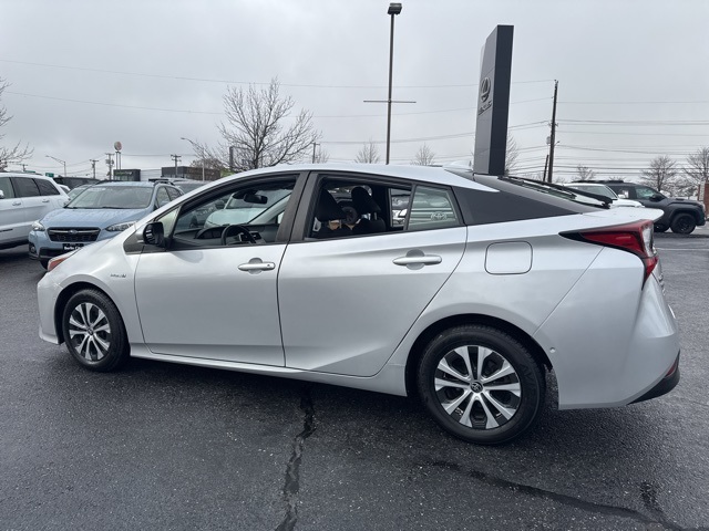 2021 Toyota Prius LE AWD-e photo 3