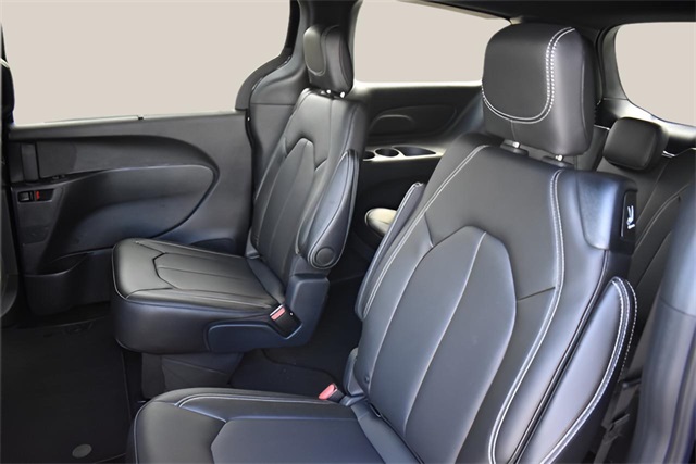 2025 Chrysler Pacifica photo 12