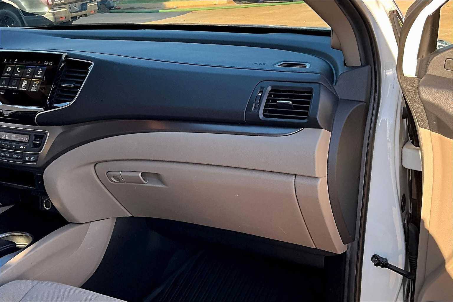2020 Honda Pilot EX photo 16