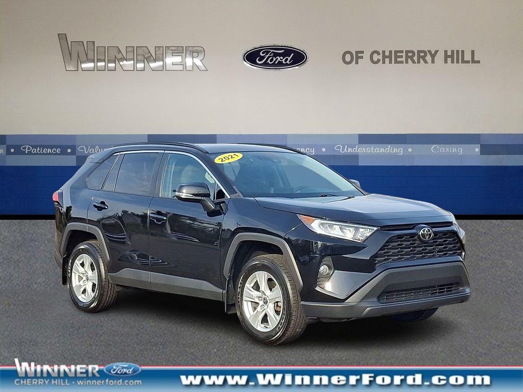 2021 Toyota RAV4 XLE's photo