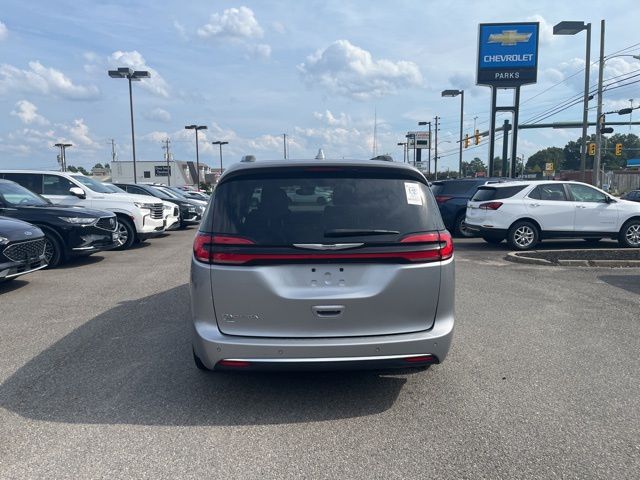 2021 Chrysler Pacifica Touring L photo 4