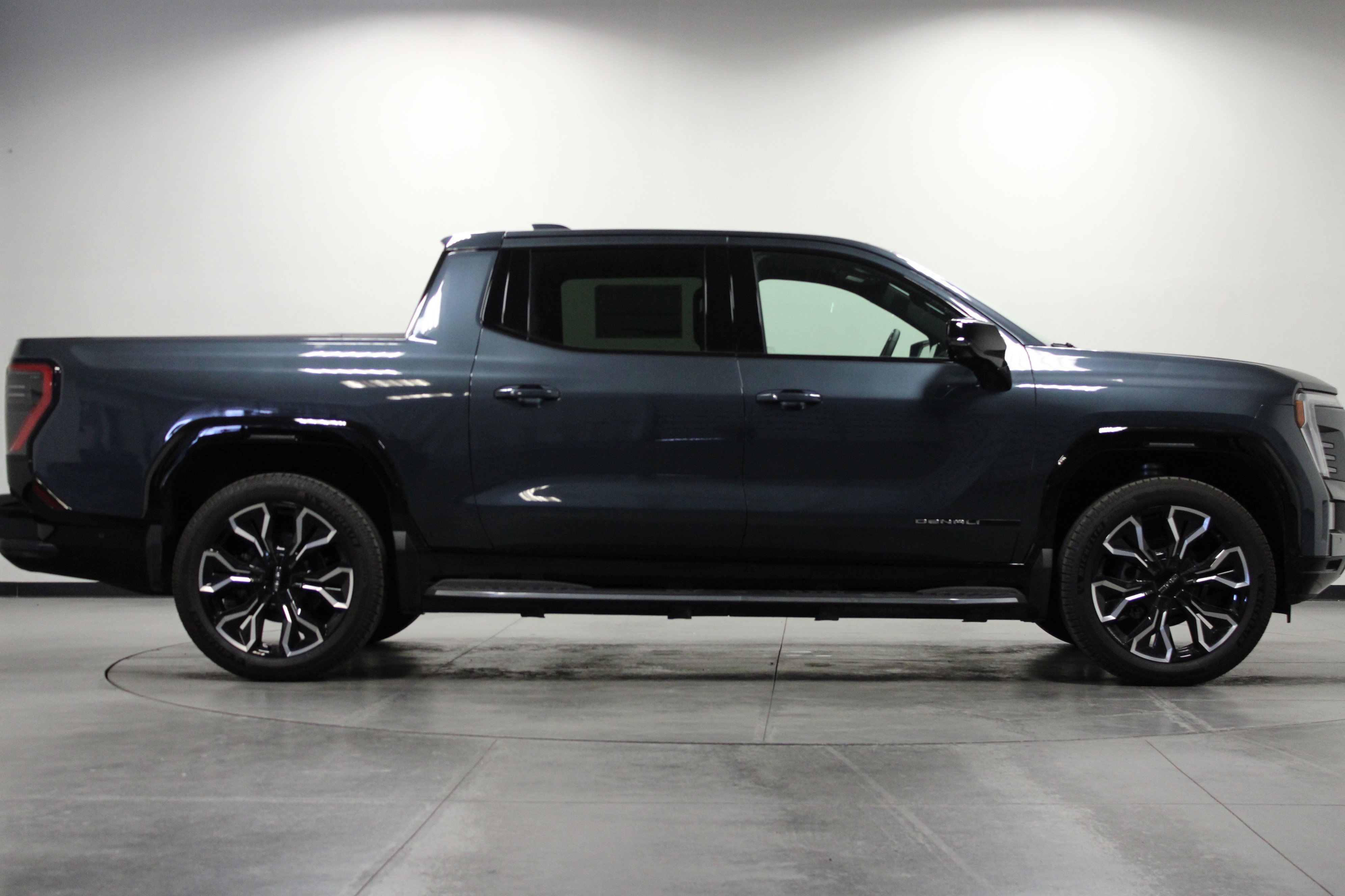 2025 Gmc Sierra EV Denali photo 2