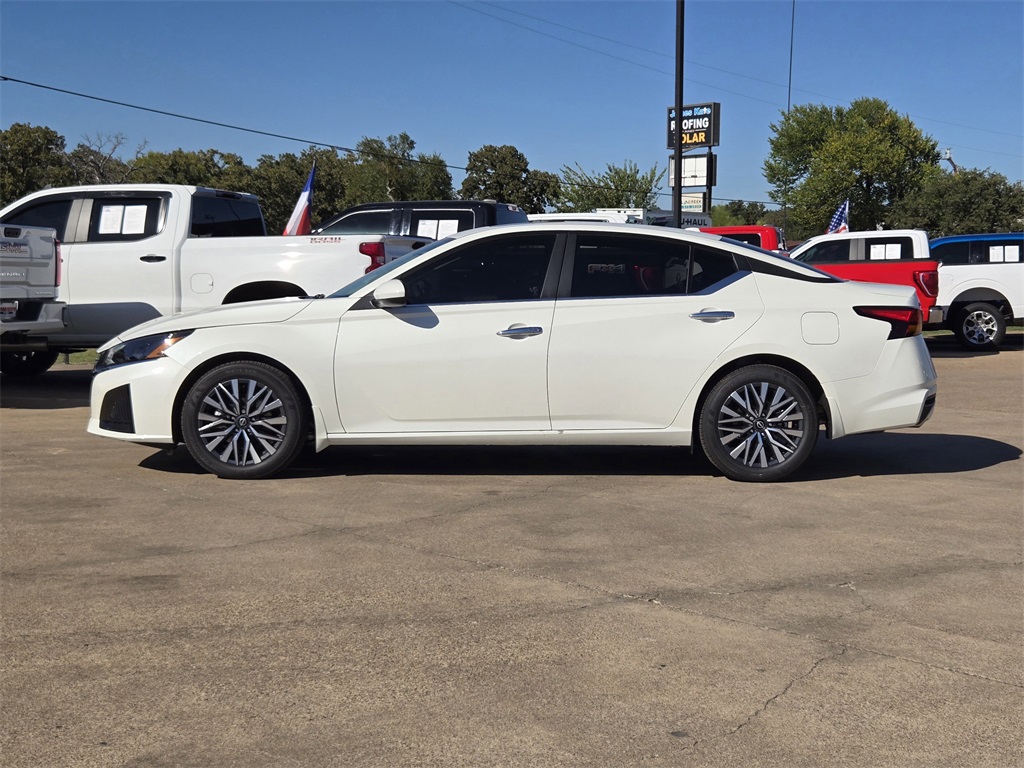 2025 Nissan Altima SV photo 2