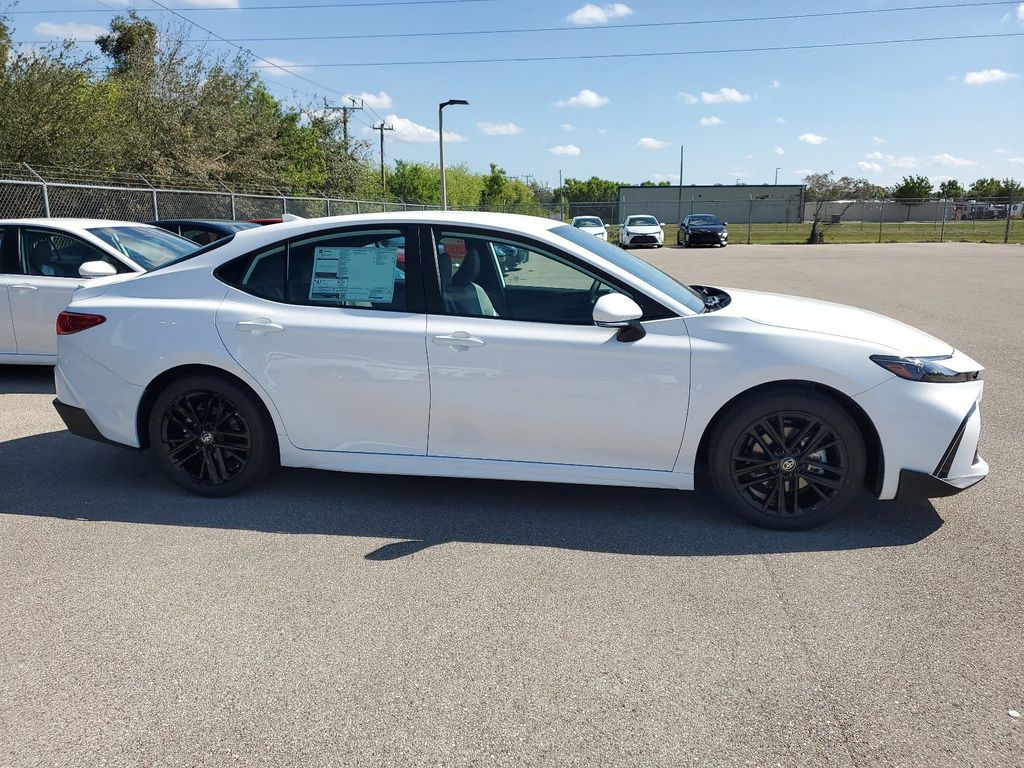 2025 Toyota Camry SE photo 4