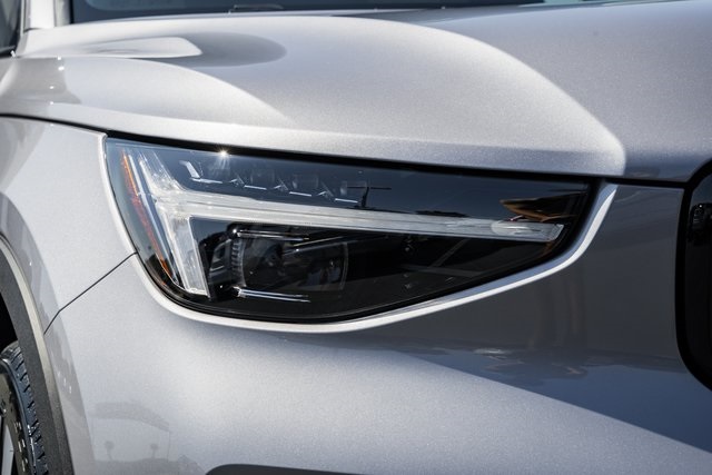 2026 Volvo XC40 Plus photo 11