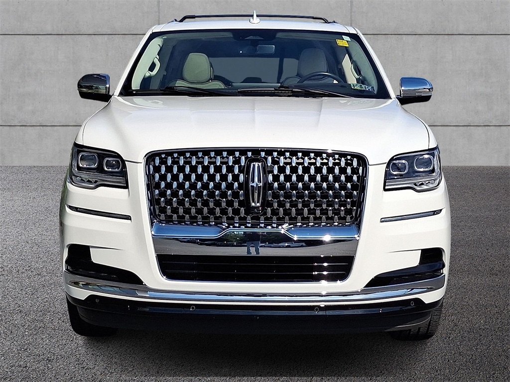 2023 Lincoln Navigator L photo 2