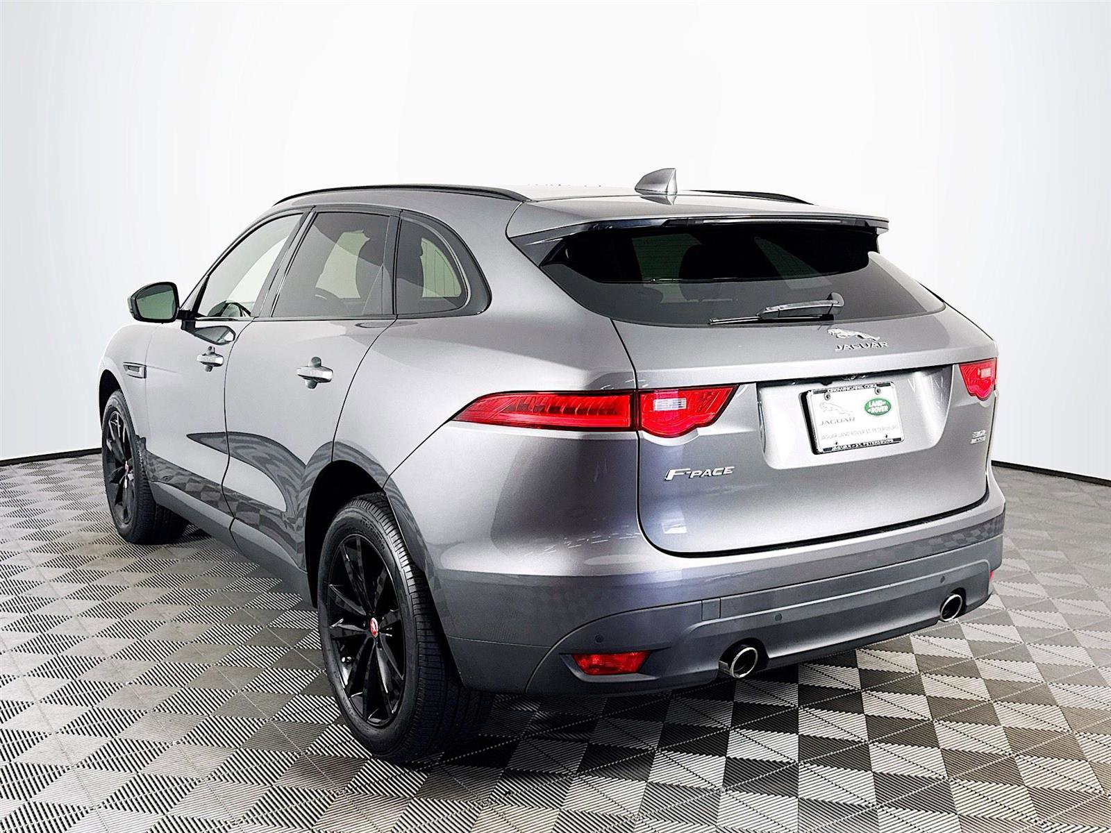 2018 Jaguar F-PACE Prestige photo 6