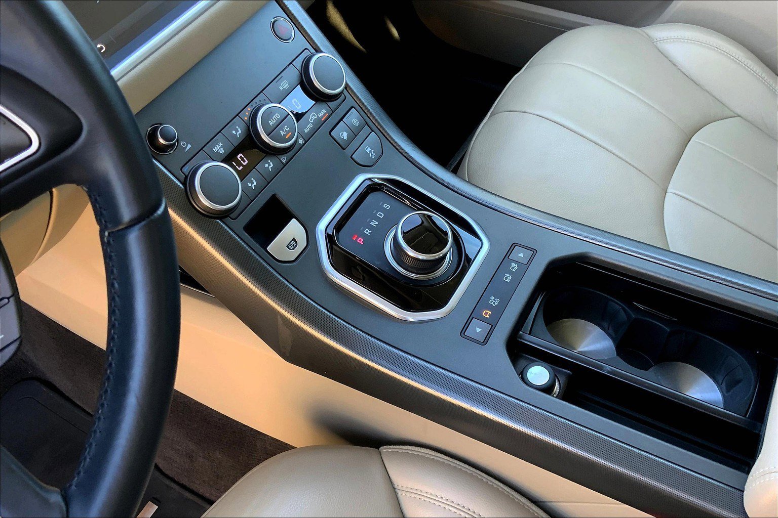 2019 Land Rover Range Rover Evoque SE photo 15