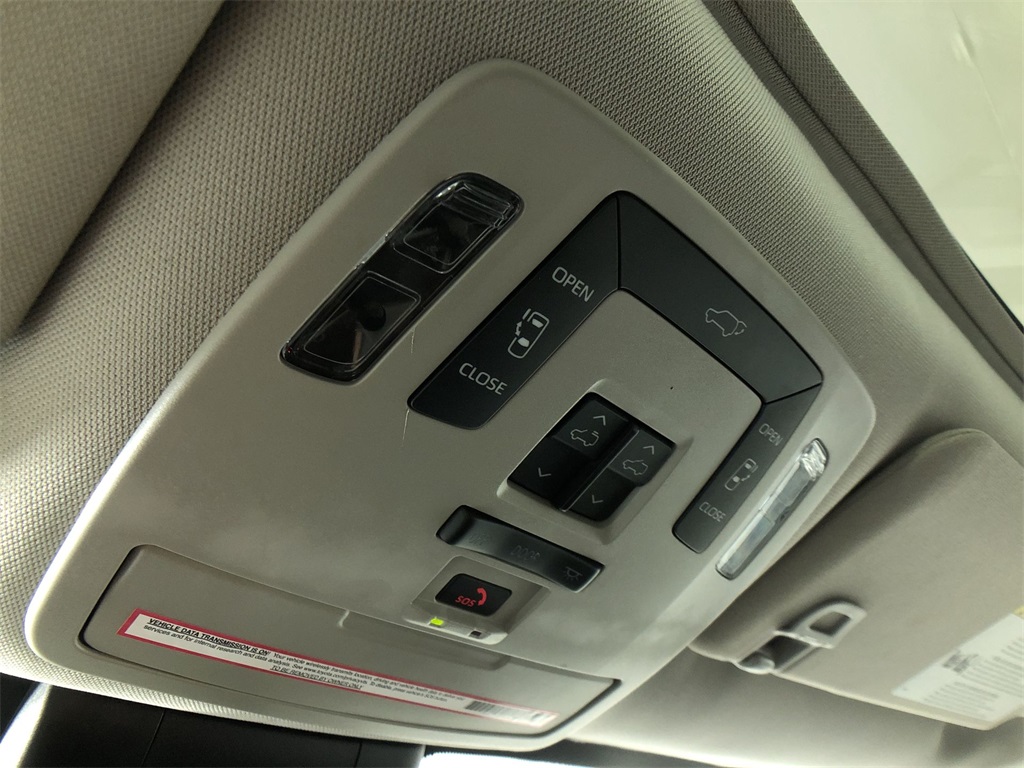 2024 Toyota Sienna XLE photo 16