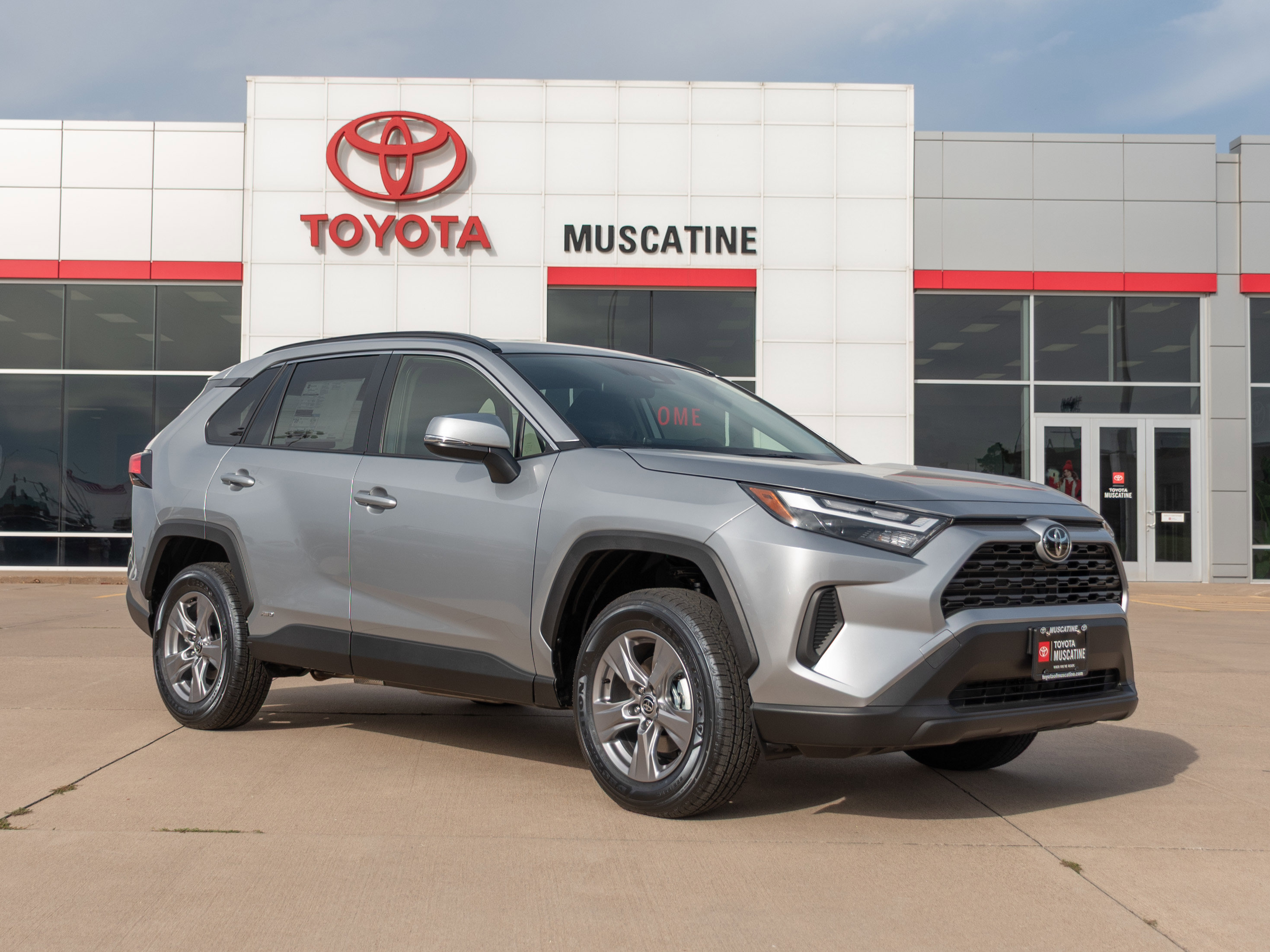2025 Toyota RAV4 XLE's photo
