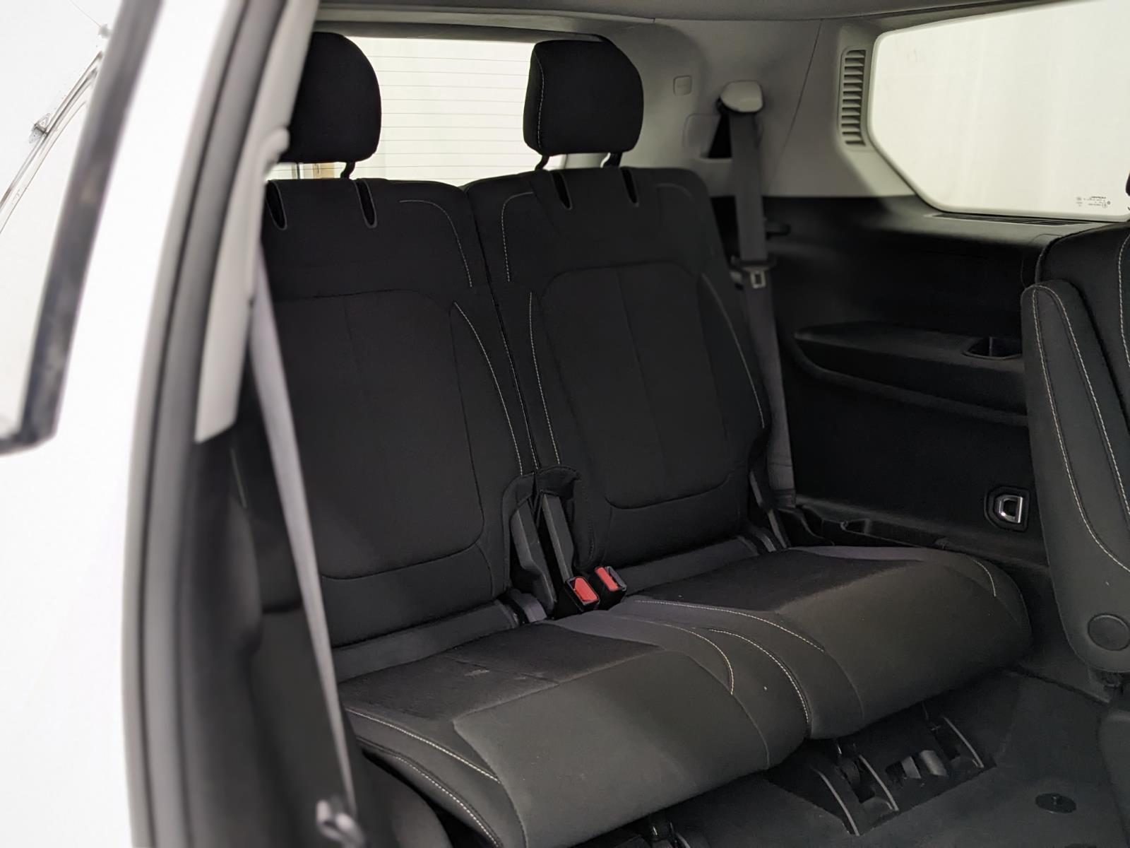 2023 Jeep Grand Cherokee Laredo photo 12