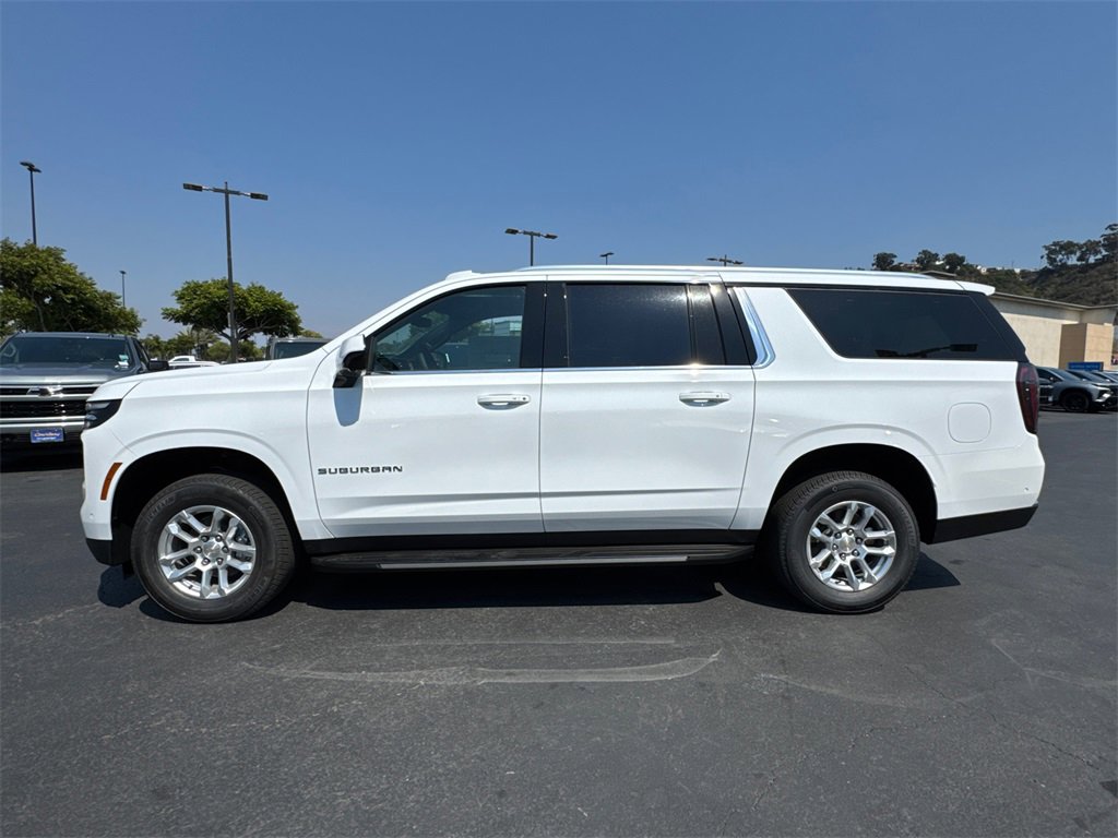 2025 Chevrolet Suburban LS photo 4