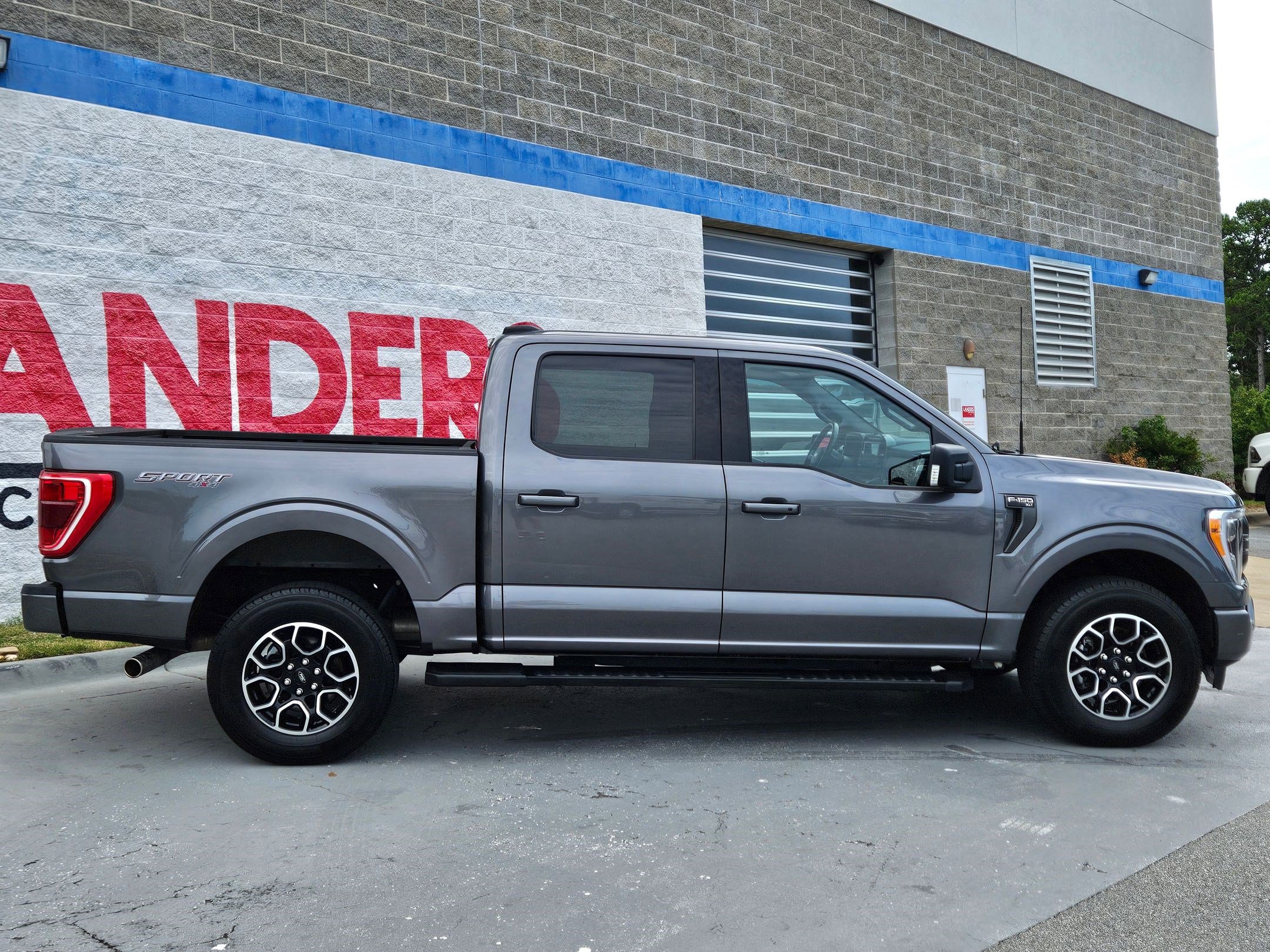 2023 Ford F-150 XLT photo 8