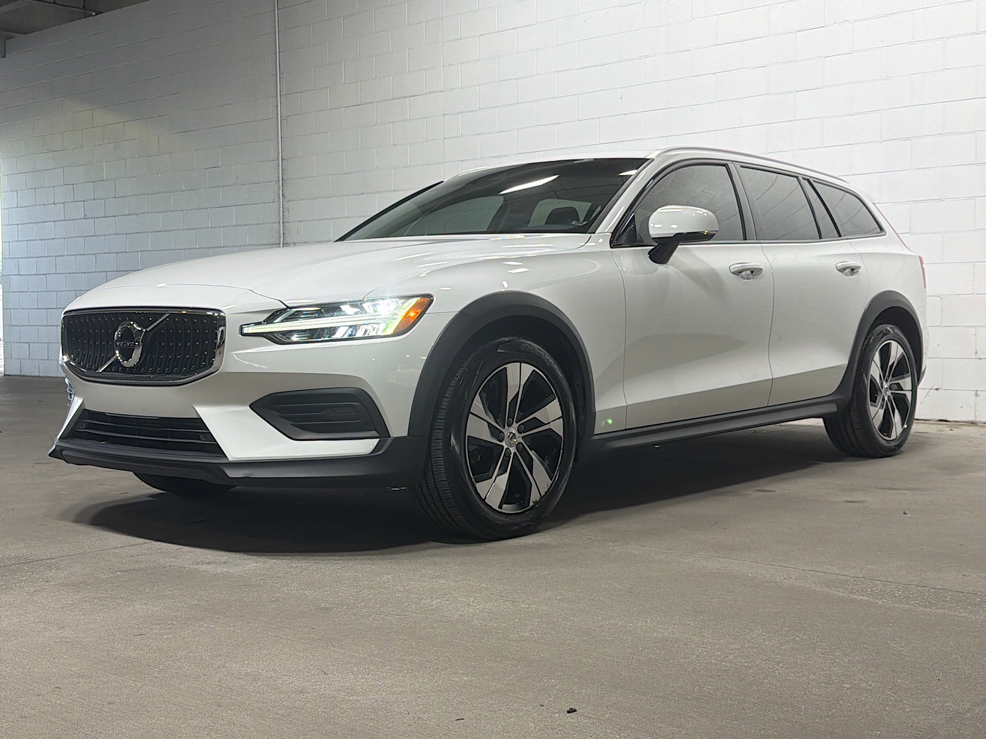 2020 Volvo V60 Cross Country Base