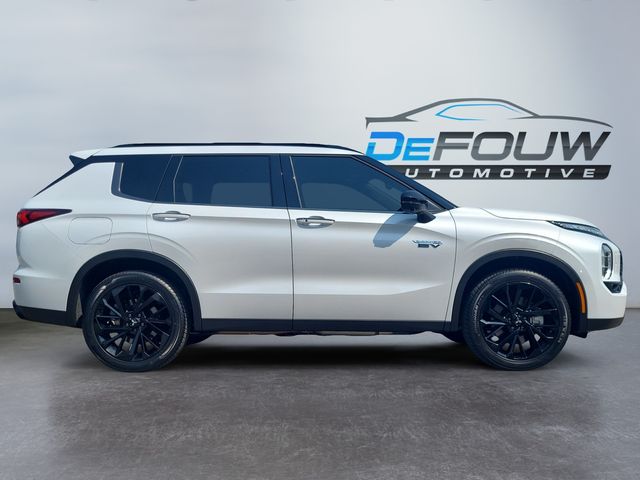 2025 Mitsubishi Outlander PHEV SEL Black Edition photo 2