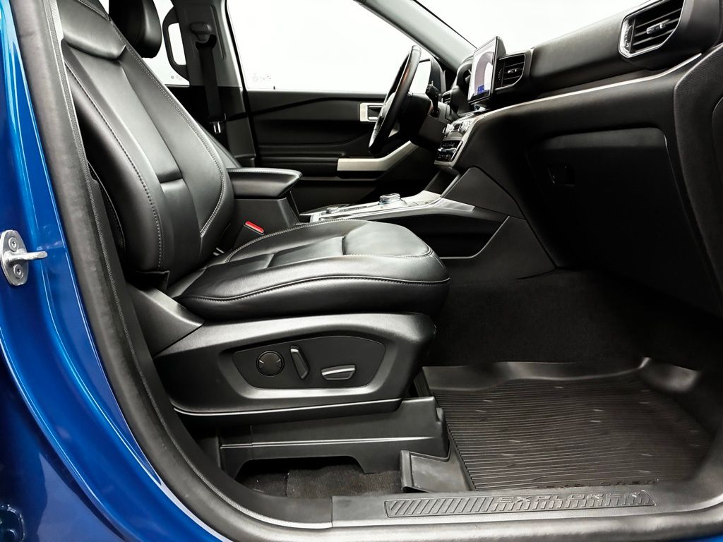 2023 Ford Explorer XLT photo 33