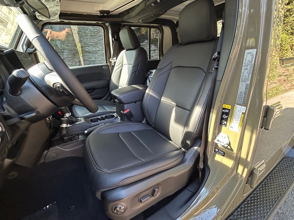 2025 Jeep Gladiator Sport photo 18