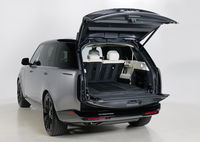 2025 Land Rover Range Rover SE photo 19