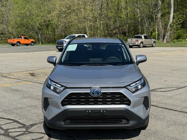 2024 Toyota RAV4 Hybrid XLE photo 2