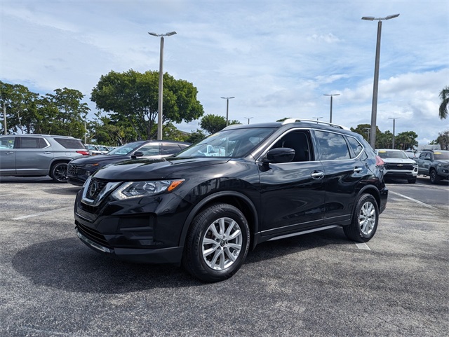 2019 Nissan Rogue SV photo 4