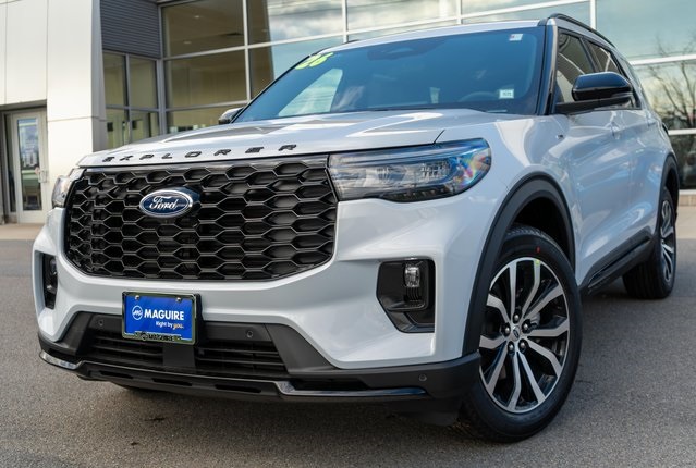 2026 Ford Explorer ST-LINE's photo