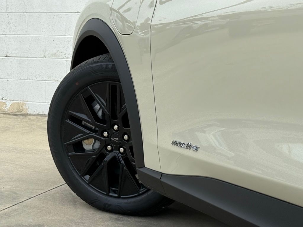 2025 Ford Mustang Mach-E Select photo 15
