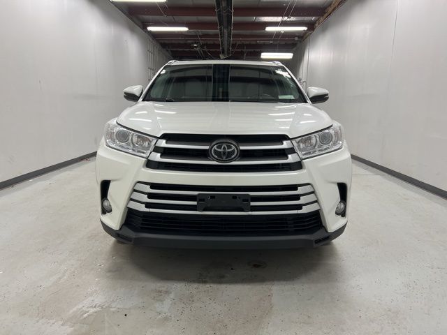 2019 Toyota Highlander XLE photo 2