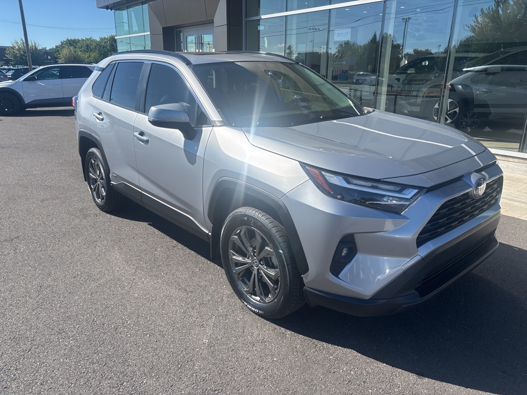 2022 Toyota RAV4 Hybrid XLE Premium photo 3