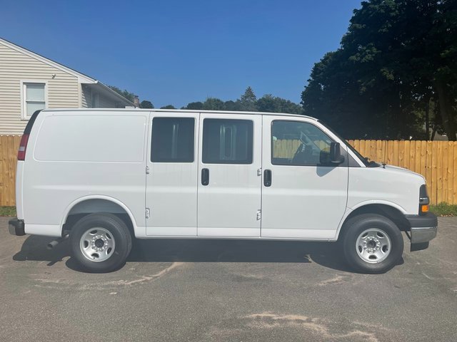 2025 Chevrolet Express 2500 Work Van photo 5