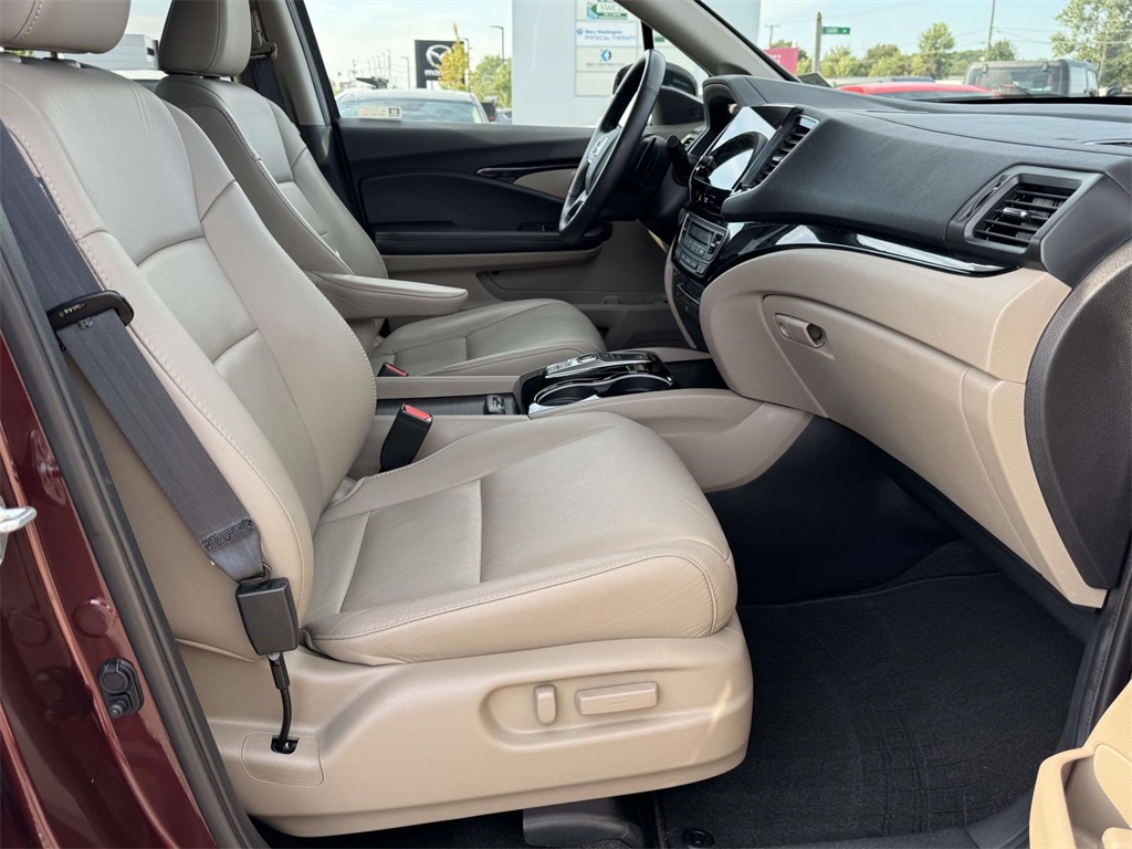2022 Honda Pilot Touring photo 16