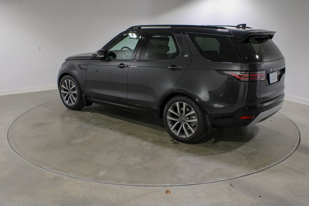 2026 Land Rover Discovery photo 2