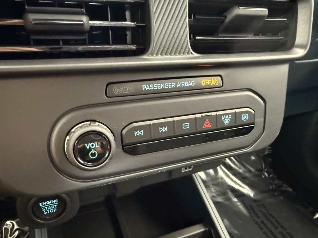 2025 Ford Maverick XLT photo 3