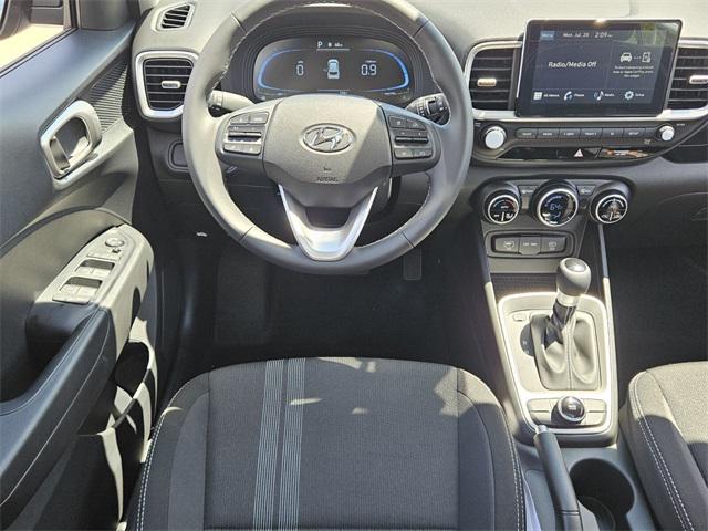 2025 Hyundai Venue SEL photo 4