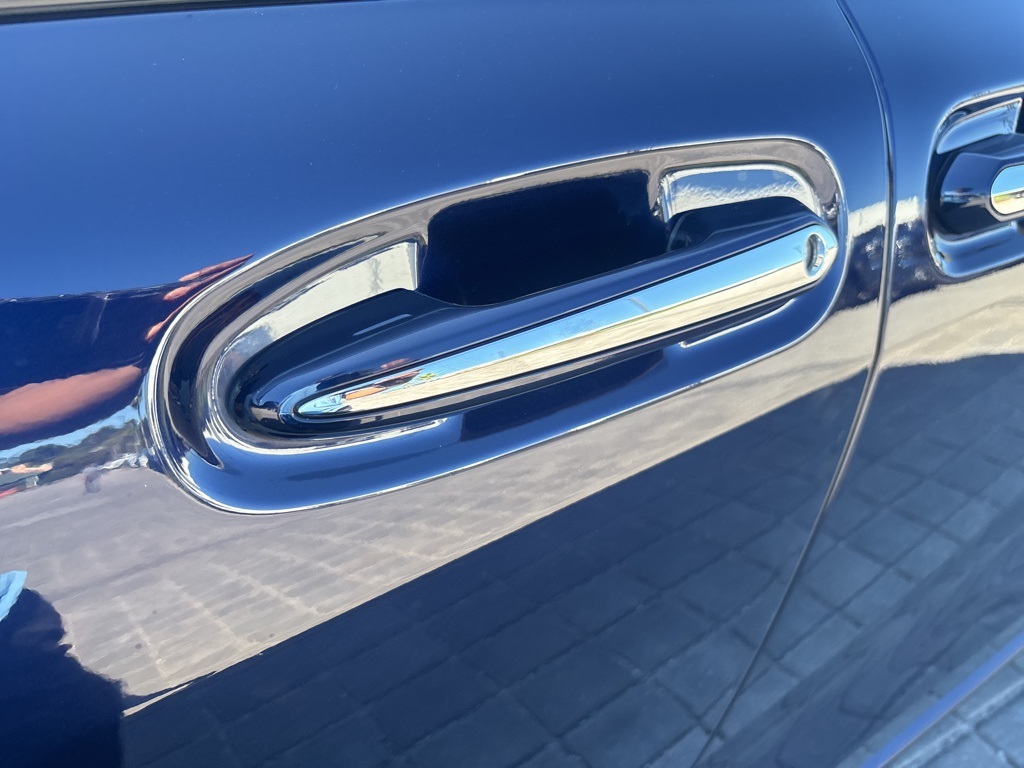 2022 Toyota Sienna XLE photo 3