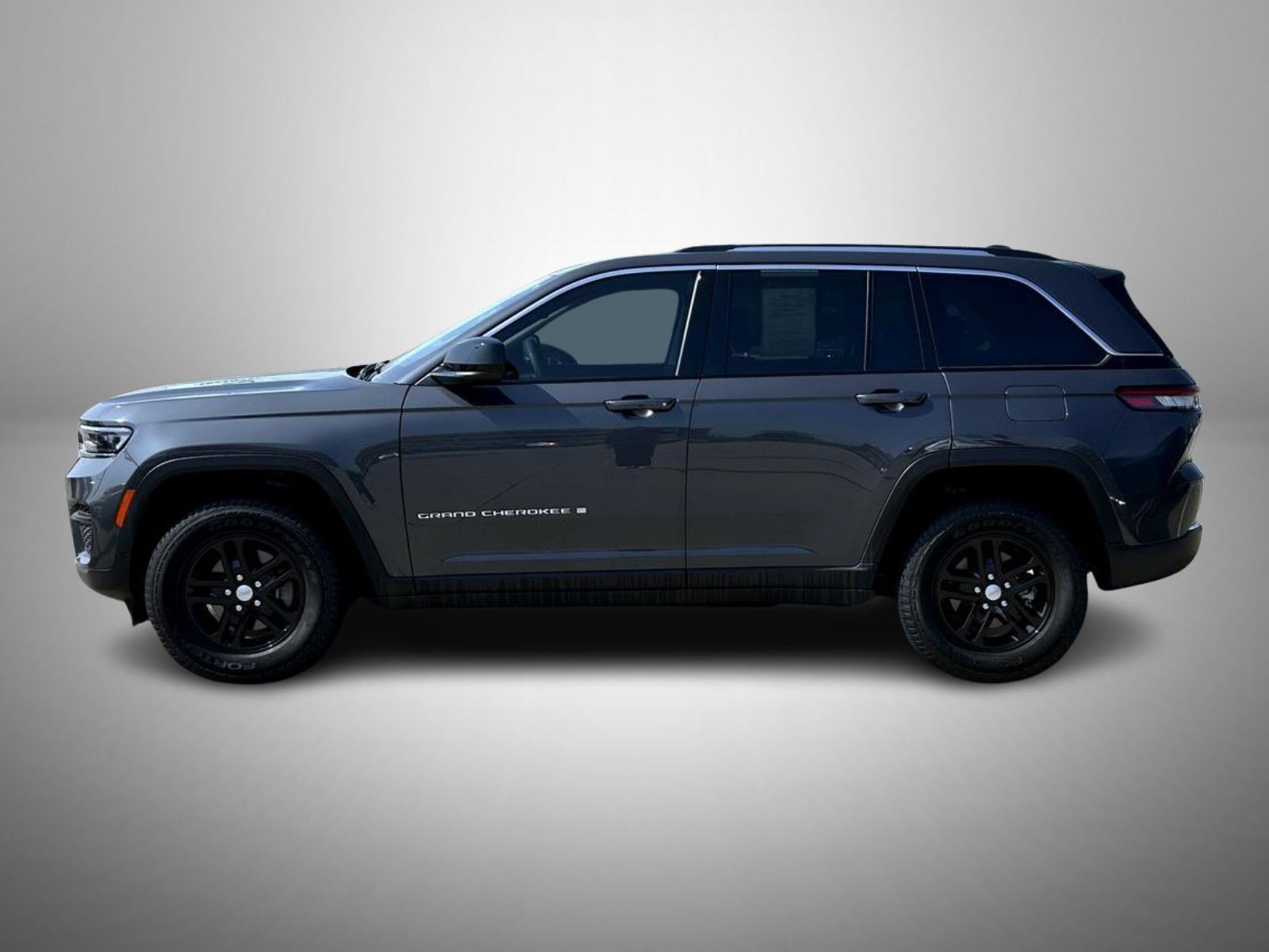 2023 Jeep Grand Cherokee Laredo photo 6
