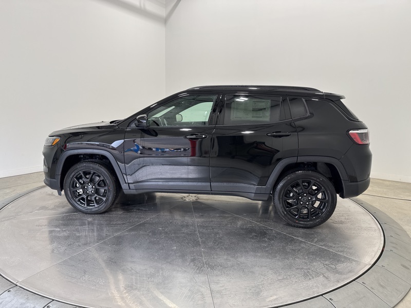 2026 Jeep Compass Latitude Altitude photo 4