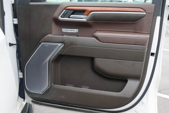 Used 2023 White GMC Denali image 19